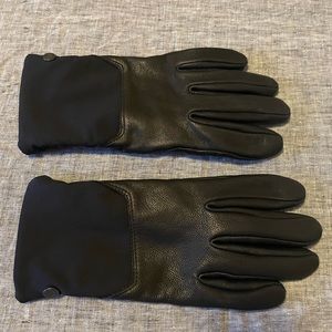 Canada Goose brand leather gloves, "Mixed Media Glove" model, faux fur lined